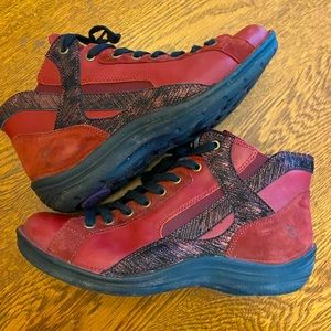 Women’s Bionica red leather boots with zipper